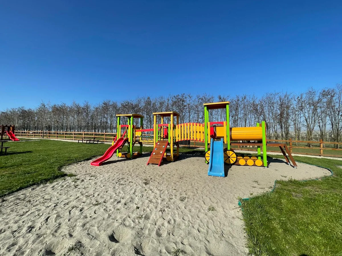 Loc de joacă în aer liber la FarmPark Solacolu